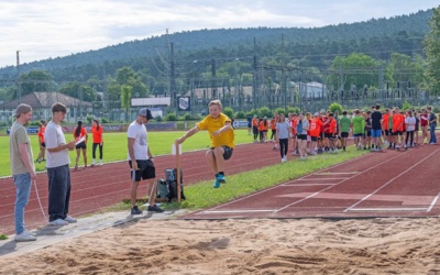 Schulen messen sich in drei leichtathletischen Disziplinen